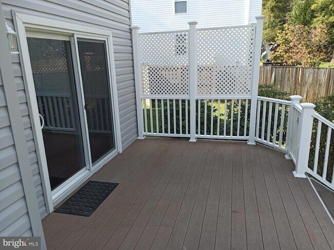 Building Photo - 345 Silver Ridge Dr