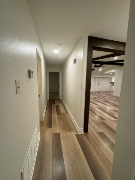 Building Photo - 1302 Blueridge Pkwy