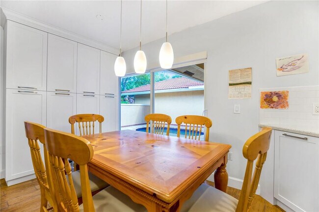 Building Photo - 4106 Carriage Dr