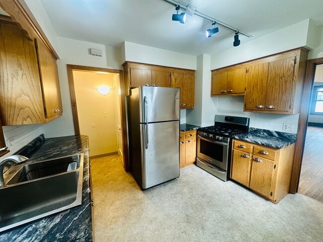 Building Photo - Stylish 3-Bedroom Home in Northeast Minnea...