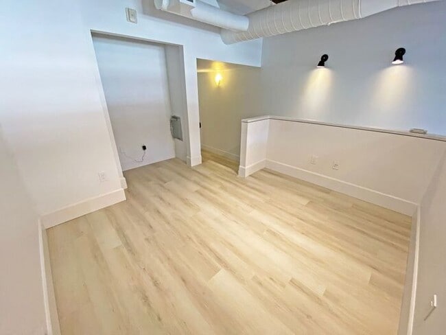 Building Photo - LUXURY Living at Santana Row! Private Cond...