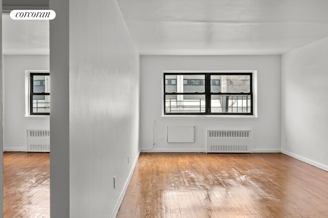 Building Photo - 2545 Sedgwick Ave