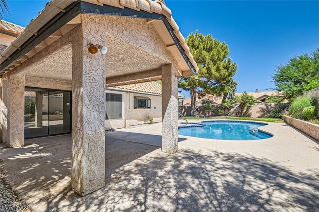 Building Photo - 1779 Yellowwood Dr