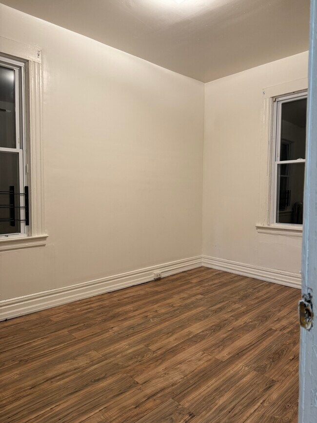 Building Photo - 830 S 16th St