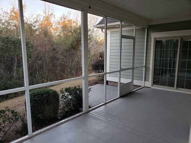 Building Photo - ~ COMPASS POINTE ~