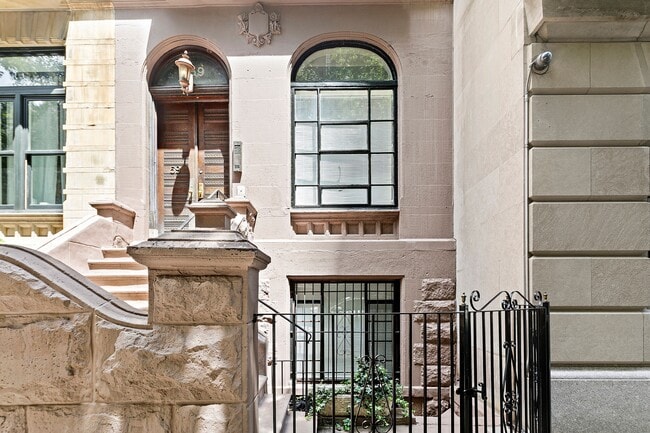 Building Photo - 59 E 73rd St