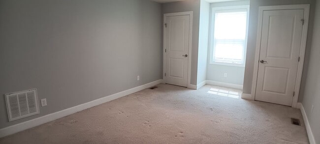 Building Photo - Heron's Landing 4 BD/ 3BTH Available May 14th