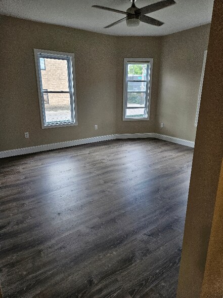 Building Photo - 15 Warsaw Ave