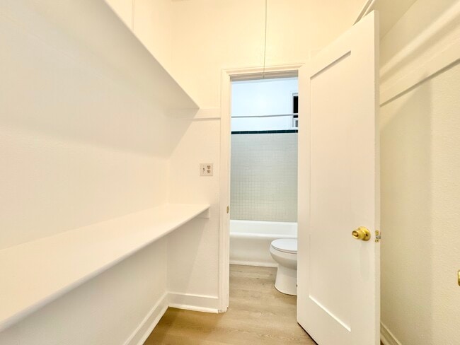 Building Photo - 1209 S Lake St