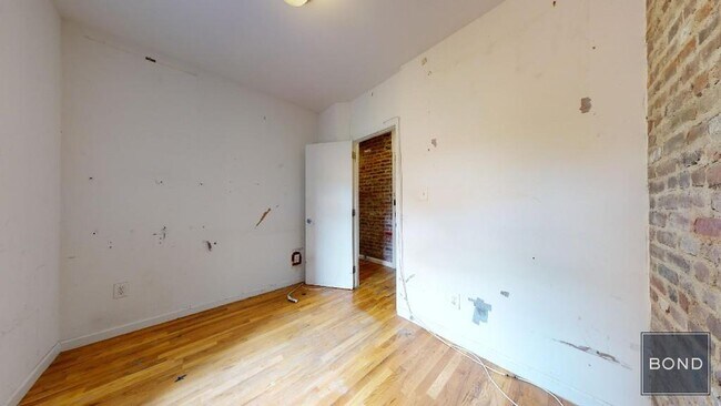 Building Photo - 240 Waverly Pl