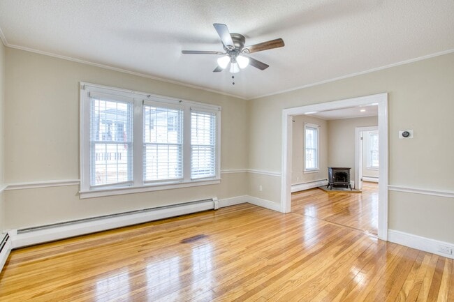 Building Photo - Inviting 3-bedroom, 1.5 bath home nestled in a peaceful and family friendly neighborhood