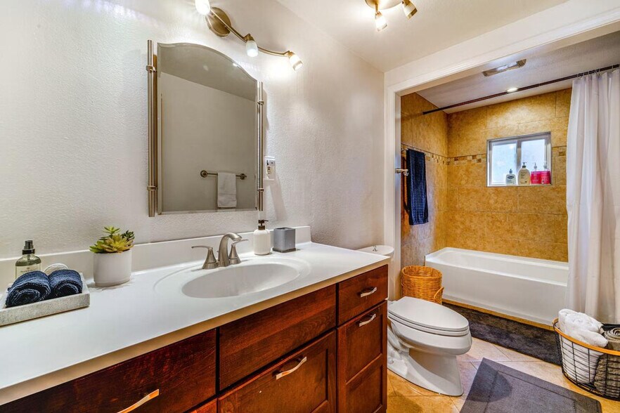 Building Photo - 627 Bear Valley Rd