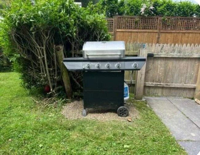 Building Photo - 74 Orchard Ave