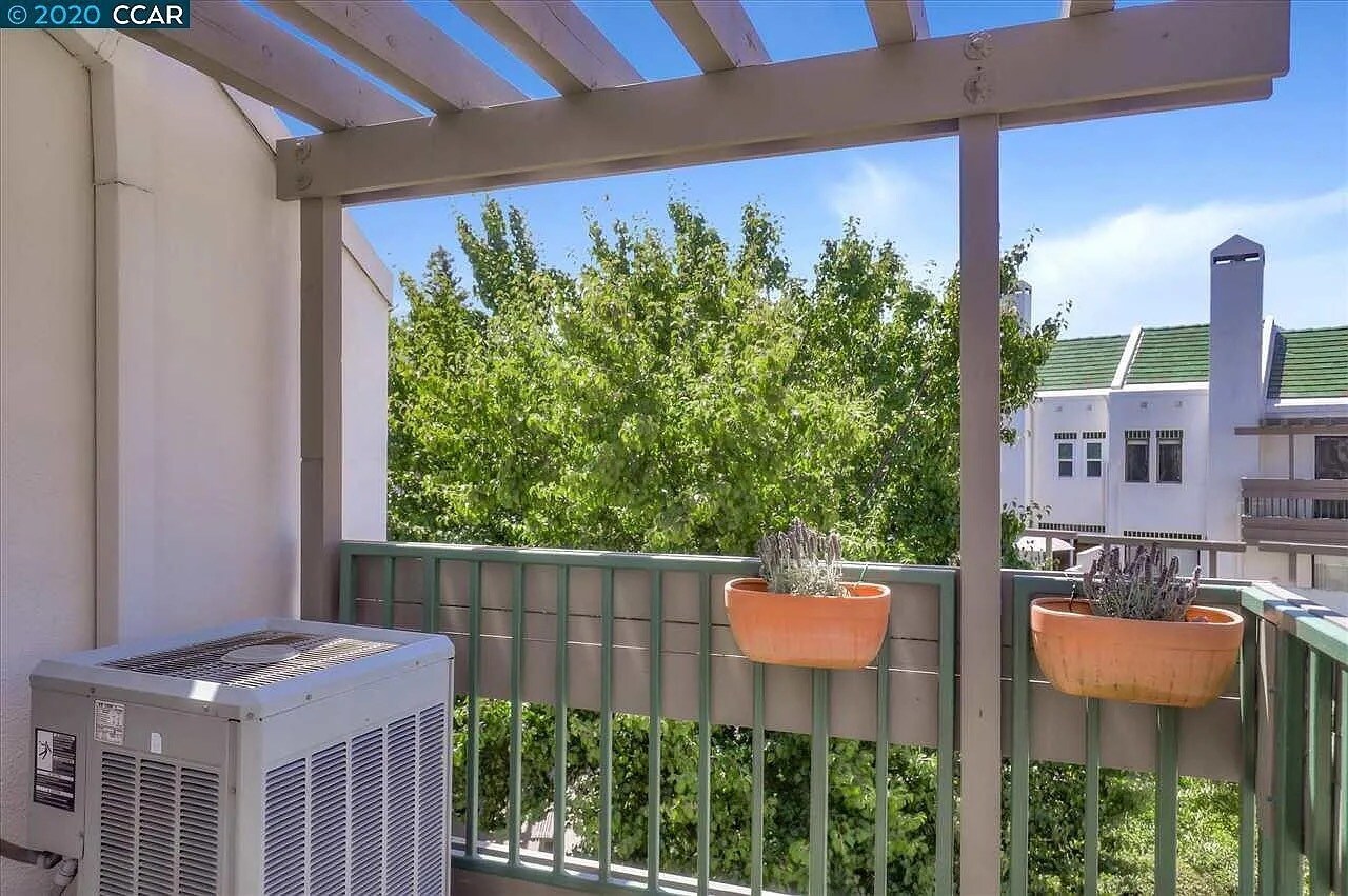 Building Photo - 34 Mozden Ln