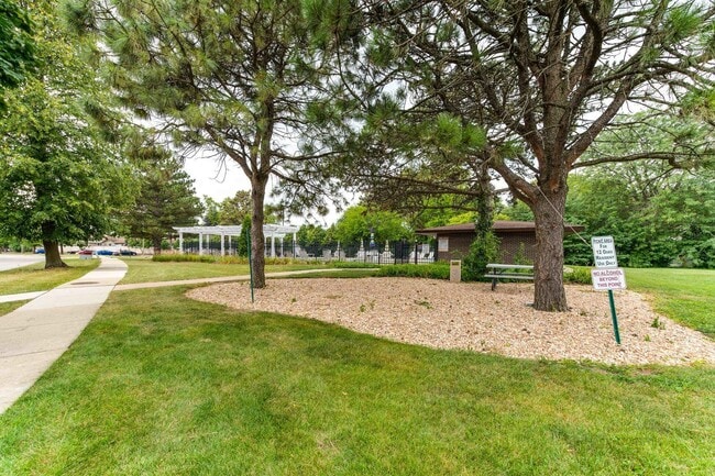 Building Photo - 675 Grove Terrace