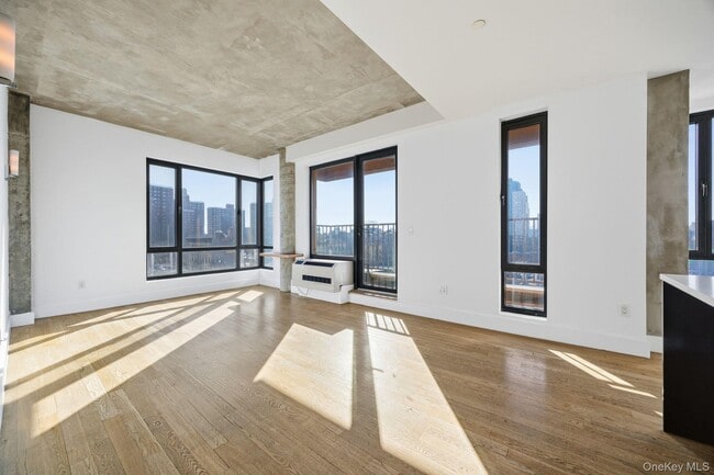 Building Photo - 225 E 138th St