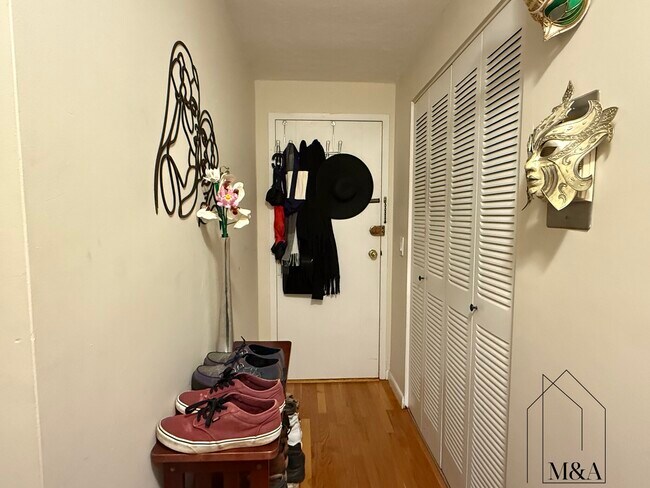 Building Photo - 197 Kent St