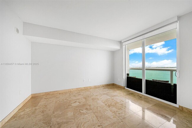 Building Photo - 1800 N Bayshore Dr