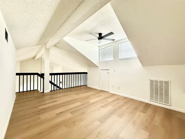 Building Photo - 11910 Green Glade Dr