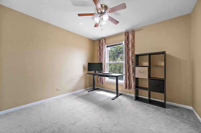 Building Photo - 1044 Oakhill Dr