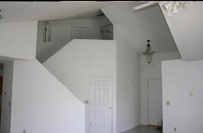 Building Photo - 2045 Rolling Meadows Ln