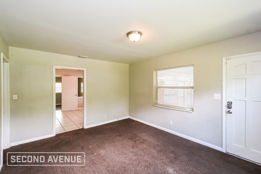 Building Photo - 1544 Breton Rd
