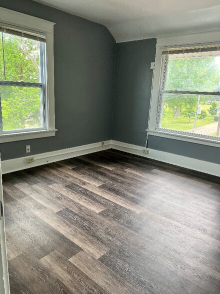 Building Photo - 104 Charles Ave