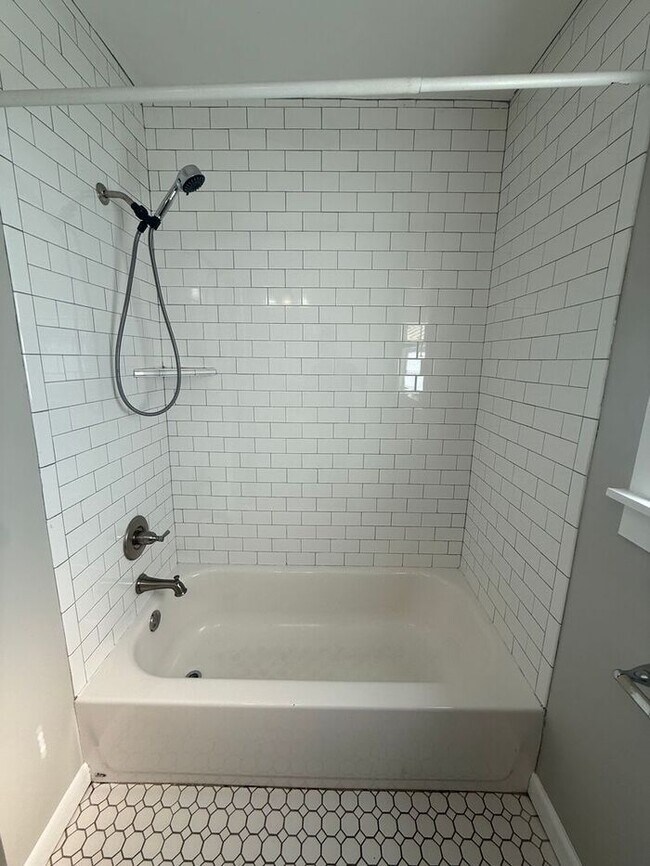 Building Photo - 3 Bedroom in East Nashville!