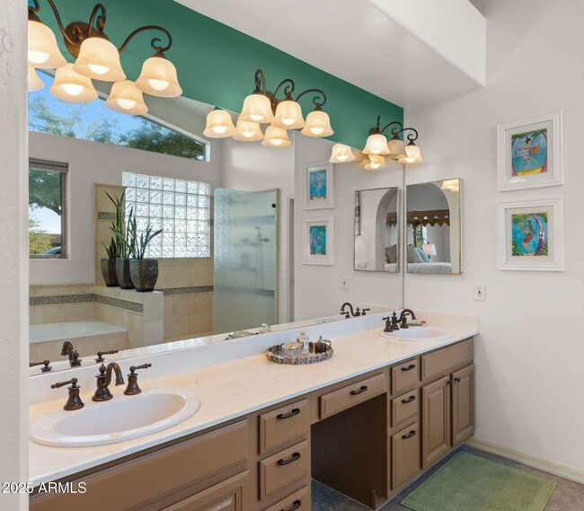 Building Photo - 5910 E Cielo Run S