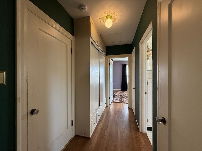 Building Photo - 3 Bedroom, 2 Bathroom charming Craftsman Style Home nestled in the heart of Tulare, CA