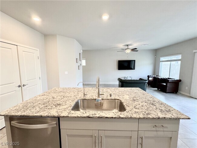 Building Photo - 7848 Pink Opal Ave