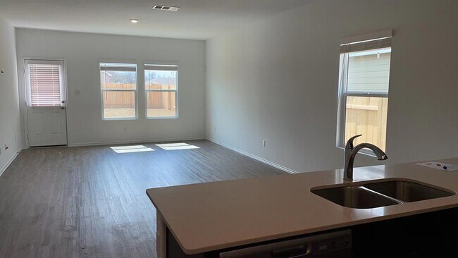 Building Photo - 1209 Rio Frio Ln