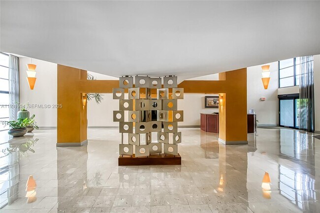 Building Photo - 400 Leslie Dr