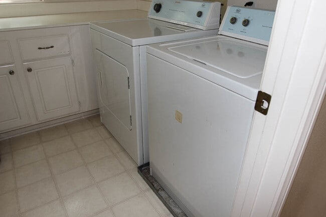 Building Photo - Coming Soon! Stunning two-story home for lease in Riverside, California!