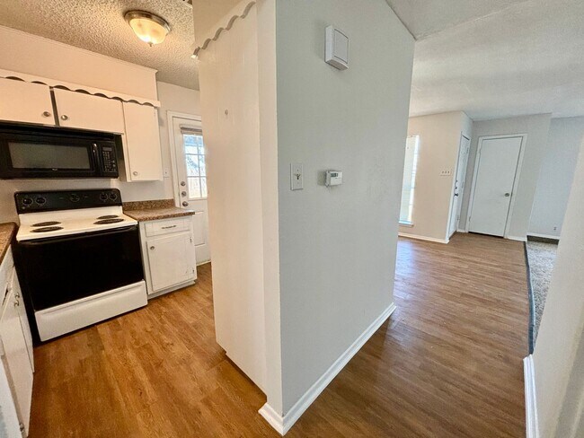 Building Photo - 800 Irwin Dr