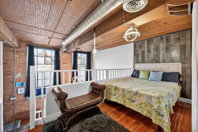 Building Photo - 226 Mt Elliott St