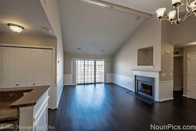 Building Photo - Beautiful 3 bedroom Condominium in Hazel Park