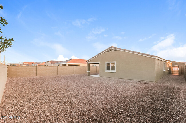 Building Photo - 9068 S 253rd Dr