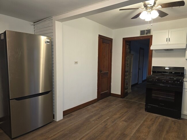 Building Photo - 117 Woodland Dr