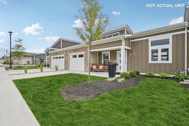 Building Photo - 933 Persimmon Ln