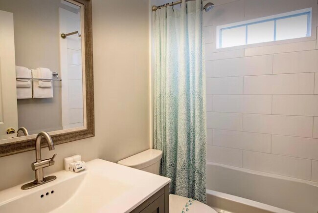 Building Photo - 5340 4th St