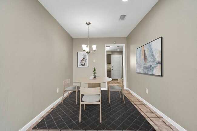 Building Photo - 1736 Crestdale Dr