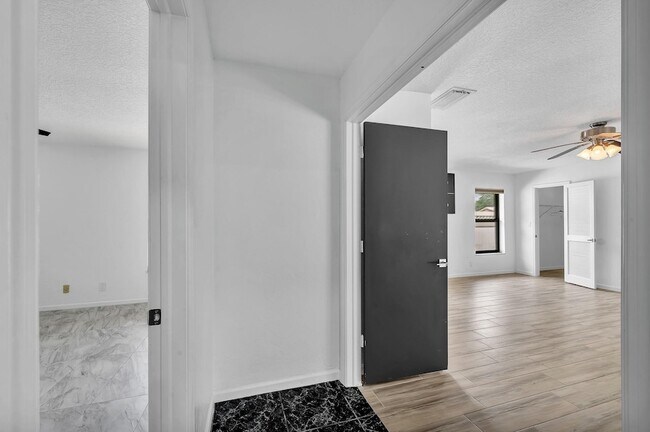 Building Photo - 303 NW 105th Terrace