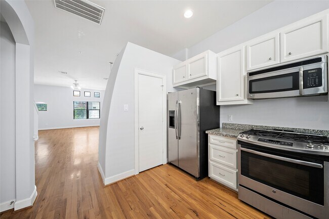 Building Photo - 2710 Hullsmith Dr