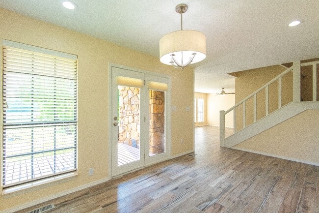 Building Photo - 613 Doe Trail