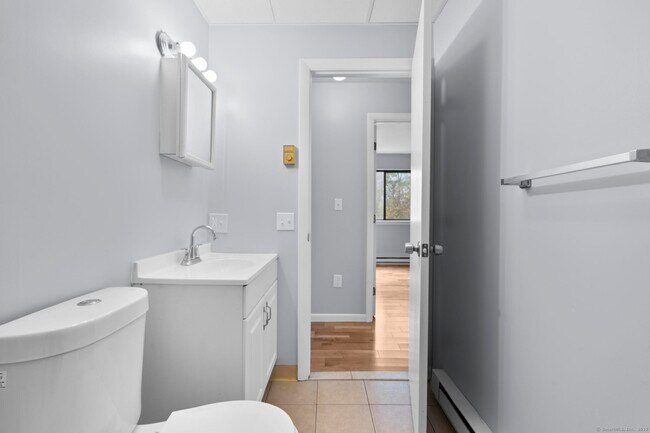 Building Photo - 23 Shirley St