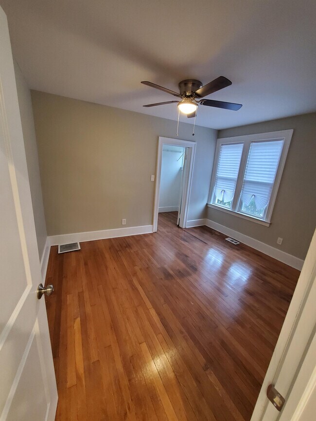 Building Photo - 2914 Hurlbut St