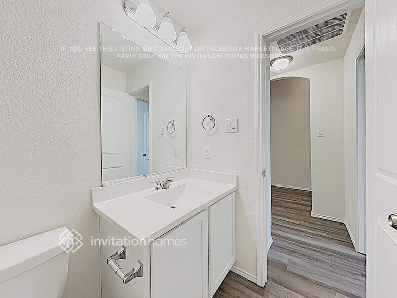 Building Photo - 14464 Artisan Dr