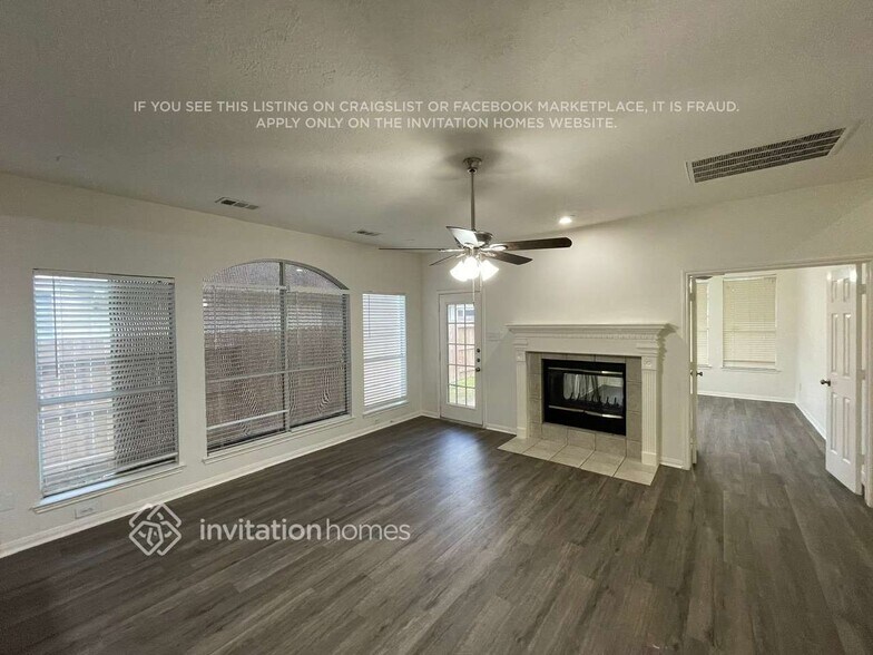 Building Photo - 15726 Stiller Park Dr