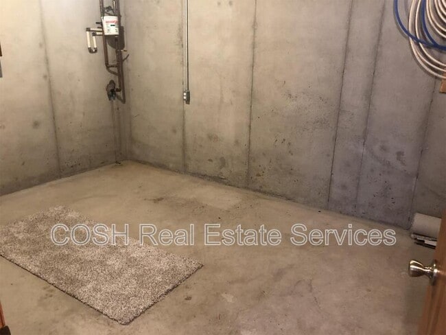 Building Photo - 1342 N Aksarben Ct